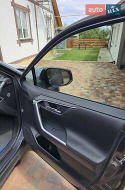 Внедорожник / Кроссовер Toyota RAV4 2021 в 