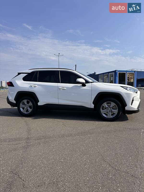 Внедорожник / Кроссовер Toyota RAV4 2022 в Киеве