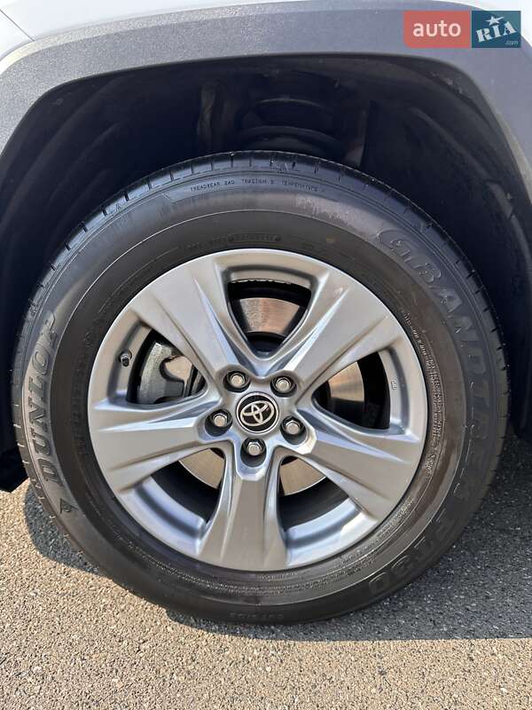 Внедорожник / Кроссовер Toyota RAV4 2022 в Киеве