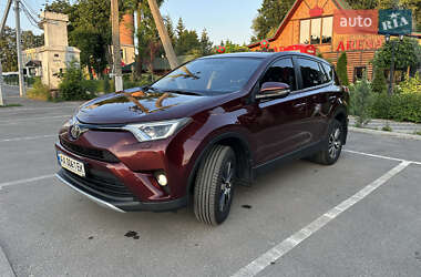 Позашляховик / Кросовер Toyota RAV4 2016 в 