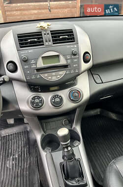 Внедорожник / Кроссовер Toyota RAV4 2007 в 