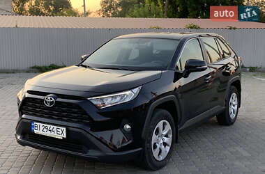 Внедорожник / Кроссовер Toyota RAV4 2020 в Кременчуге