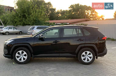 Позашляховик / Кросовер Toyota RAV4 2020 в 