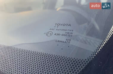 Позашляховик / Кросовер Toyota RAV4 2020 в 