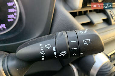 Позашляховик / Кросовер Toyota RAV4 2020 в 