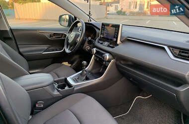Позашляховик / Кросовер Toyota RAV4 2020 в 
