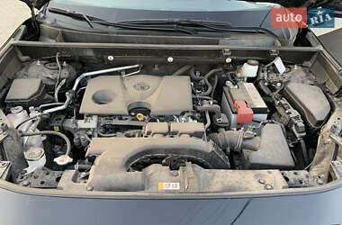 Позашляховик / Кросовер Toyota RAV4 2020 в 