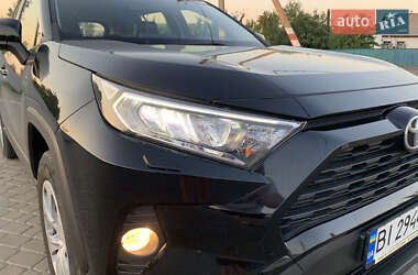 Позашляховик / Кросовер Toyota RAV4 2020 в 
