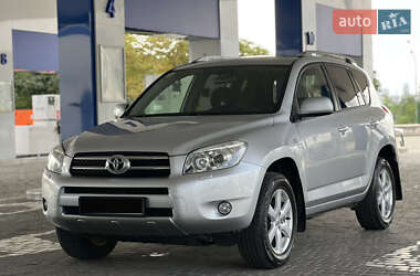 Позашляховик / Кросовер Toyota RAV4 2007 в 