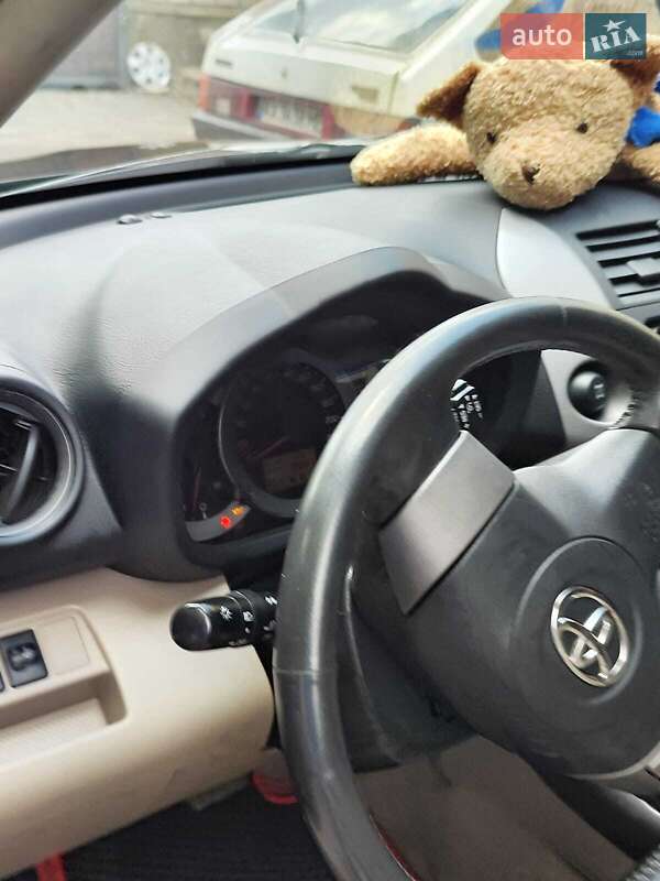 Внедорожник / Кроссовер Toyota RAV4 2006 в Харькове