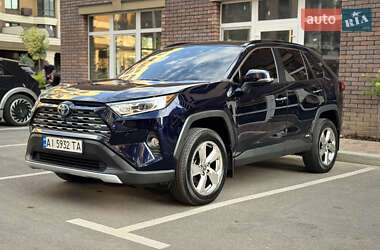Внедорожник / Кроссовер Toyota RAV4 2021 в Софиевской Борщаговке