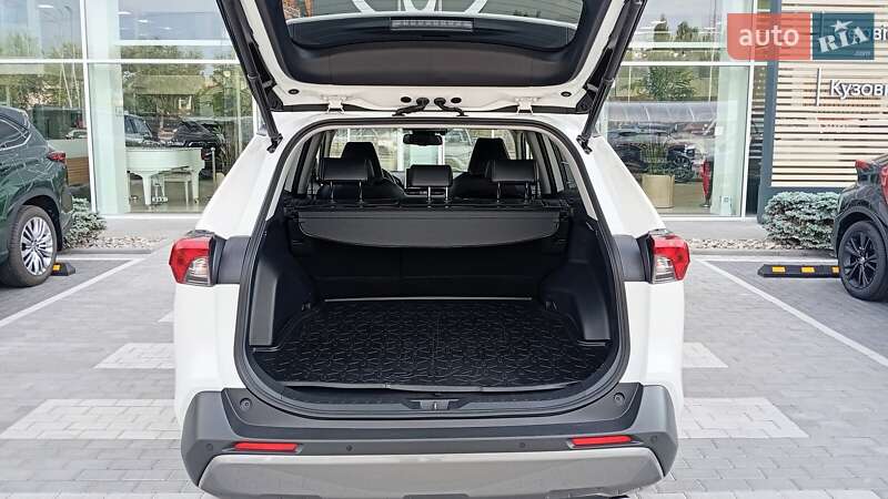 Внедорожник / Кроссовер Toyota RAV4 2020 в Киеве
