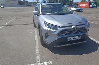 Внедорожник / Кроссовер Toyota RAV4 2020 в Киеве