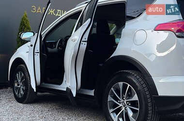 Внедорожник / Кроссовер Toyota RAV4 2016 в 