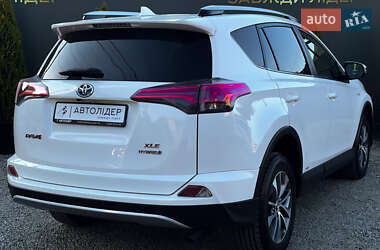 Внедорожник / Кроссовер Toyota RAV4 2016 в 