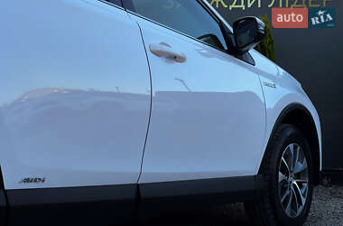 Внедорожник / Кроссовер Toyota RAV4 2016 в 