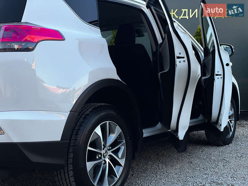 Внедорожник / Кроссовер Toyota RAV4 2016 в Одессе