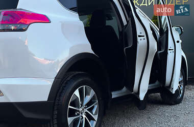 Внедорожник / Кроссовер Toyota RAV4 2016 в 