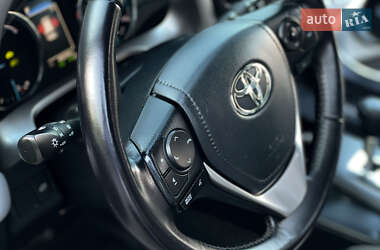 Внедорожник / Кроссовер Toyota RAV4 2016 в 