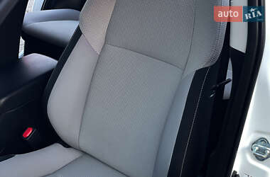 Внедорожник / Кроссовер Toyota RAV4 2016 в 