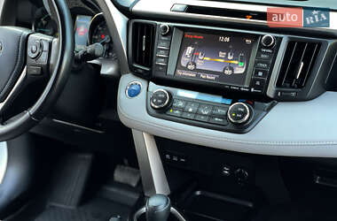Внедорожник / Кроссовер Toyota RAV4 2016 в 