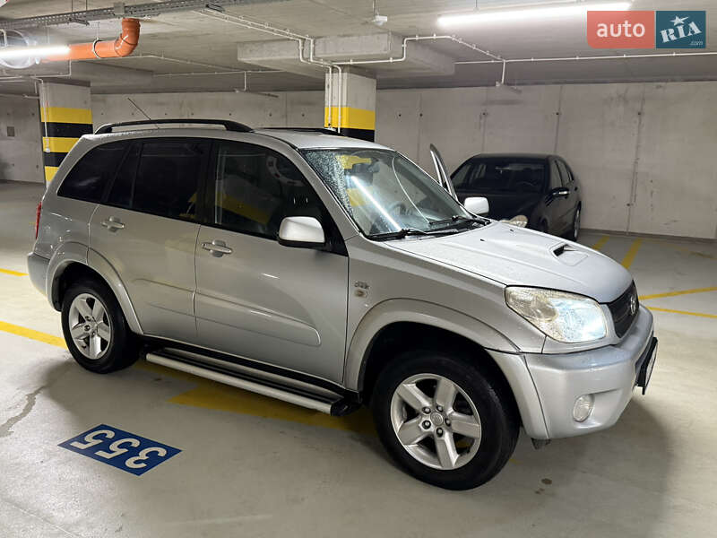 Toyota RAV4 2004