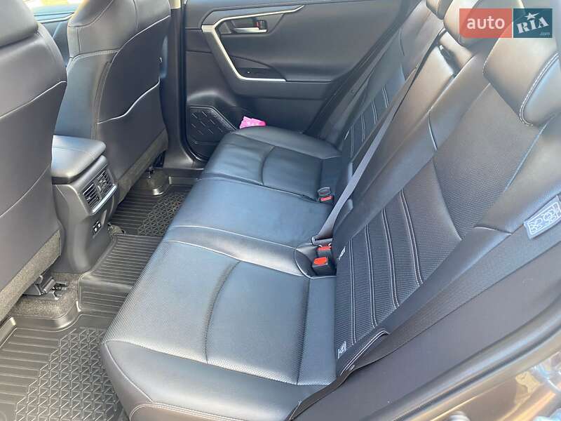 Внедорожник / Кроссовер Toyota RAV4 2020 в Киеве