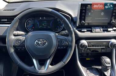 Внедорожник / Кроссовер Toyota RAV4 2022 в 