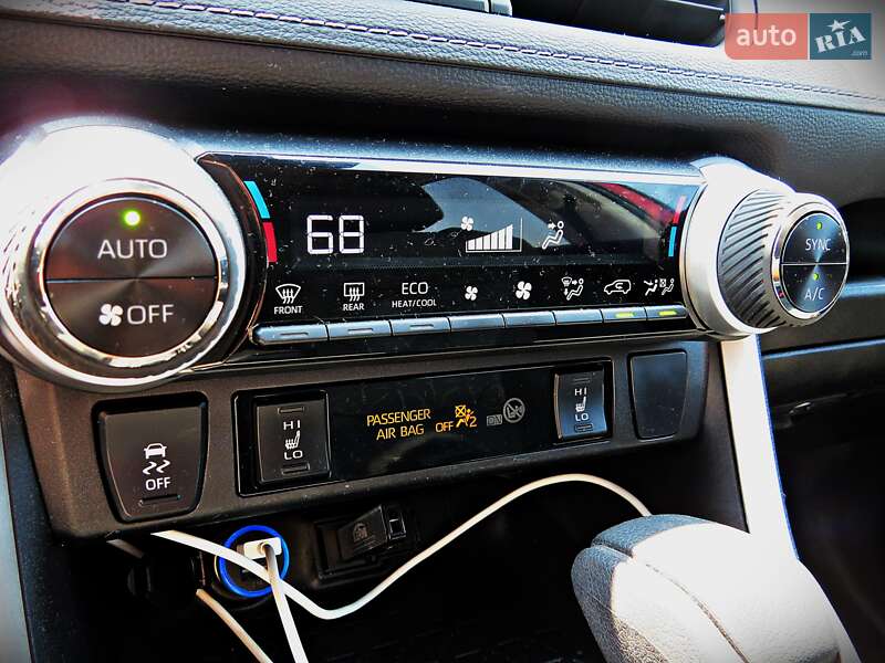 Внедорожник / Кроссовер Toyota RAV4 2022 в Черкассах