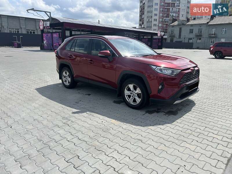 Внедорожник / Кроссовер Toyota RAV4 2021 в Львове