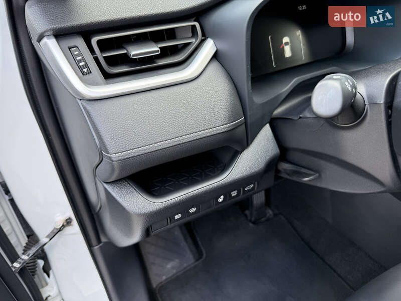 Позашляховик / Кросовер Toyota RAV4 2023 в Києві