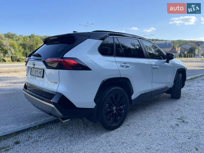 Позашляховик / Кросовер Toyota RAV4 2023 в Дніпрі