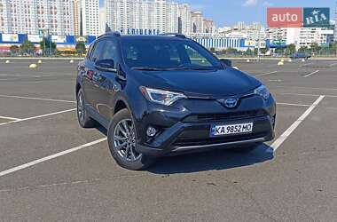 Внедорожник / Кроссовер Toyota RAV4 2017 в Киеве