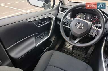 Позашляховик / Кросовер Toyota RAV4 2022 в 