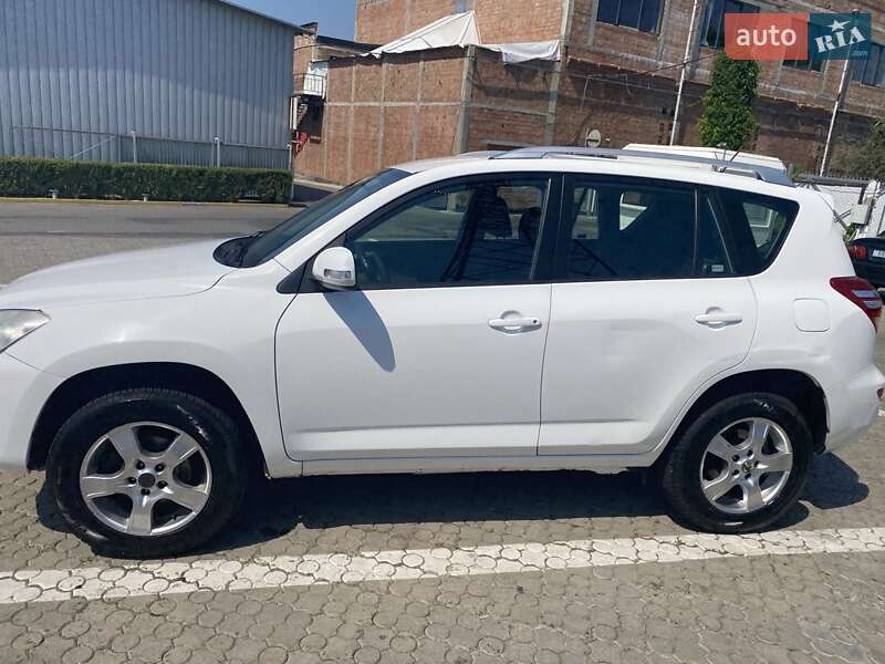 Внедорожник / Кроссовер Toyota RAV4 2009 в Черновцах