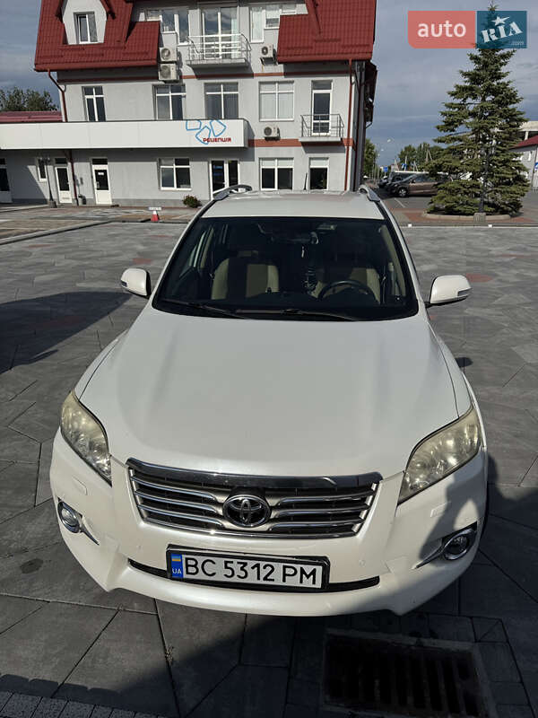Внедорожник / Кроссовер Toyota RAV4 2010 в Городке