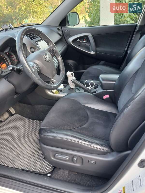 Внедорожник / Кроссовер Toyota RAV4 2010 в Харькове