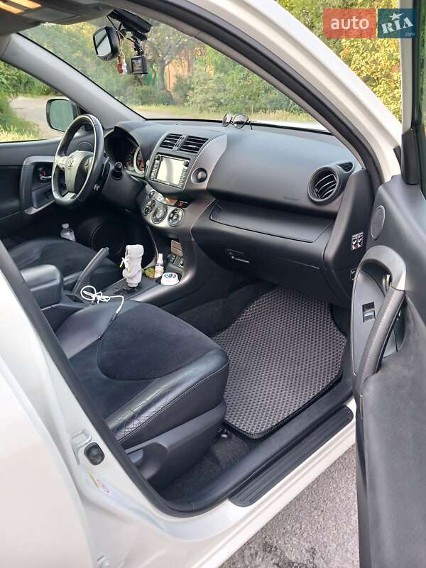 Внедорожник / Кроссовер Toyota RAV4 2010 в Харькове