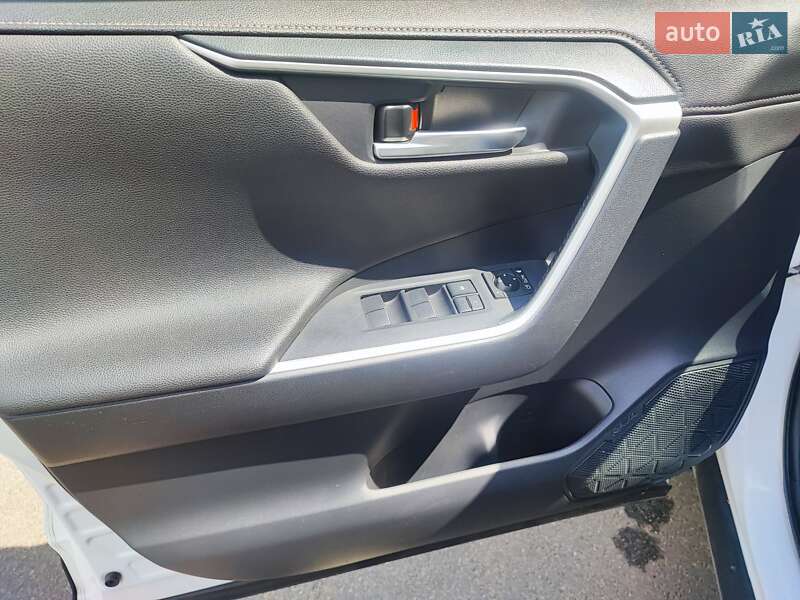 Позашляховик / Кросовер Toyota RAV4 2019 в Києві