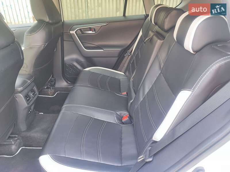 Позашляховик / Кросовер Toyota RAV4 2019 в Києві