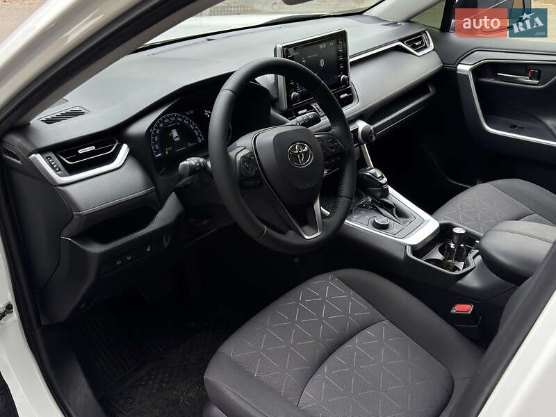 Внедорожник / Кроссовер Toyota RAV4 2021 в Киеве