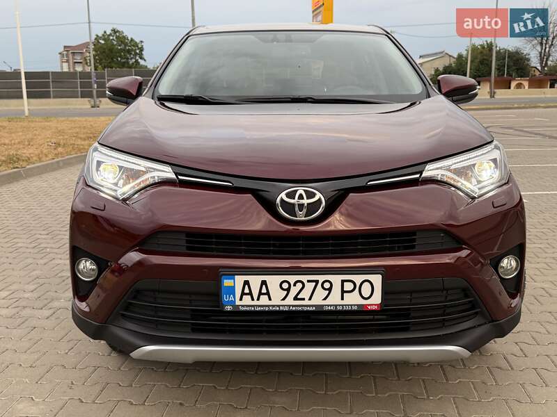Внедорожник / Кроссовер Toyota RAV4 2017 в Киеве