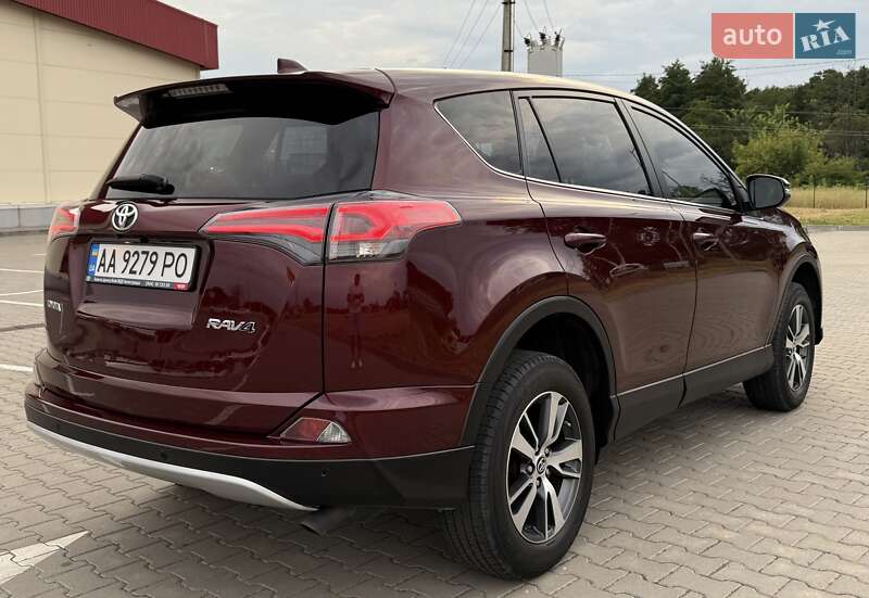 Внедорожник / Кроссовер Toyota RAV4 2017 в Киеве