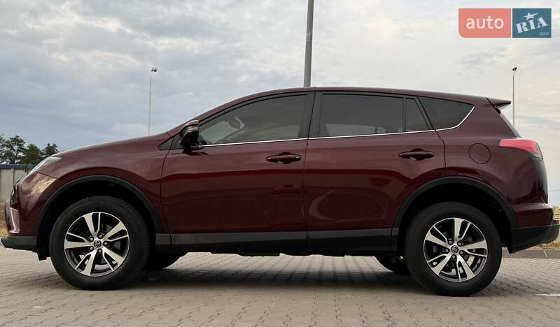 Внедорожник / Кроссовер Toyota RAV4 2017 в Киеве