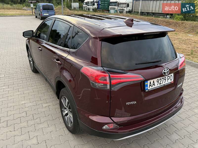Внедорожник / Кроссовер Toyota RAV4 2017 в Киеве