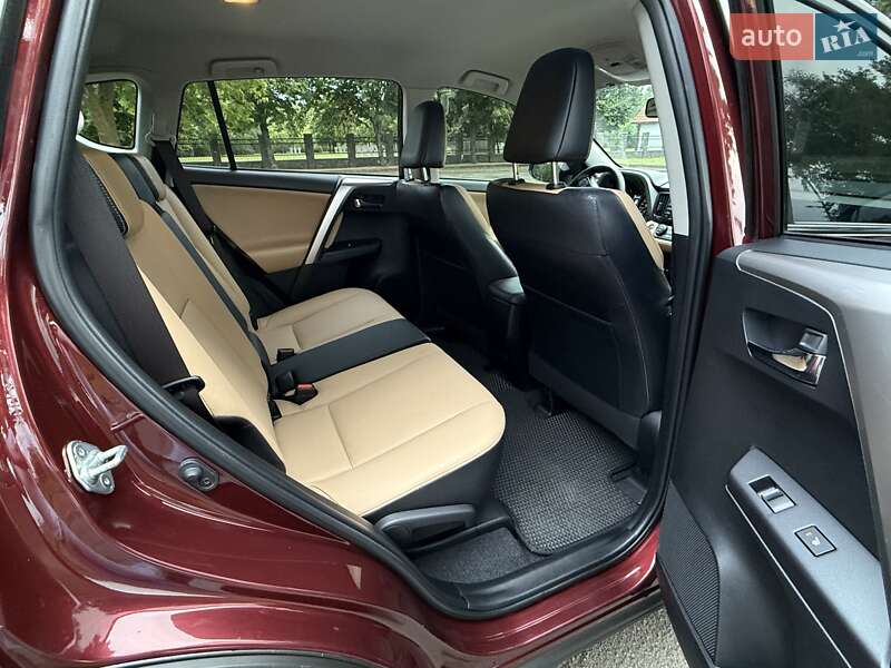 Внедорожник / Кроссовер Toyota RAV4 2017 в Киеве