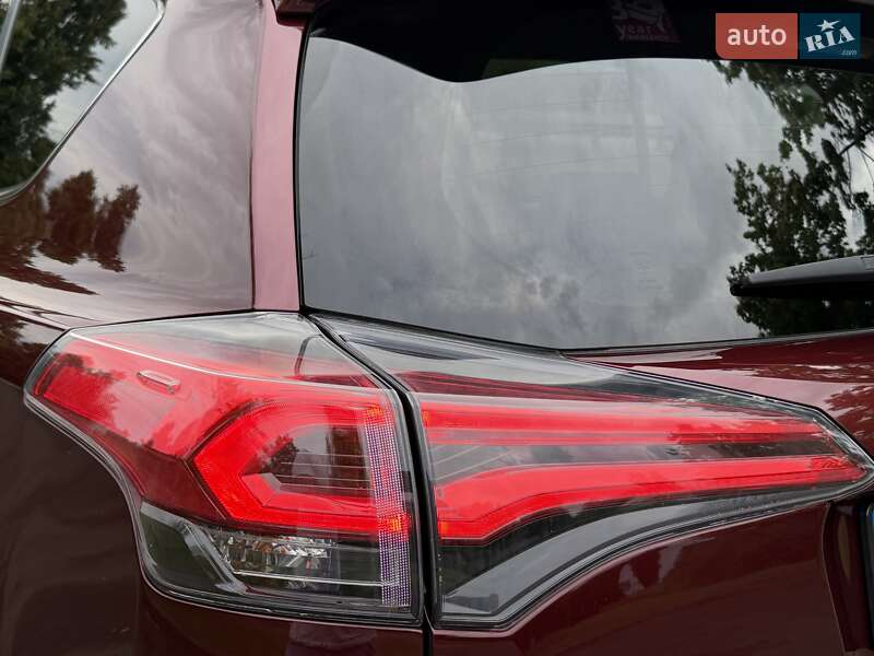 Внедорожник / Кроссовер Toyota RAV4 2017 в Киеве