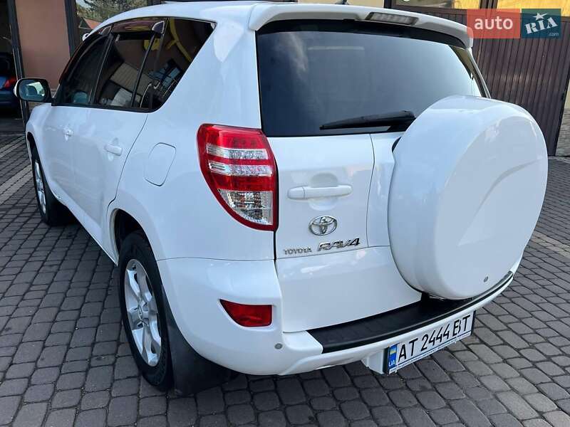 Внедорожник / Кроссовер Toyota RAV4 2011 в Коломые