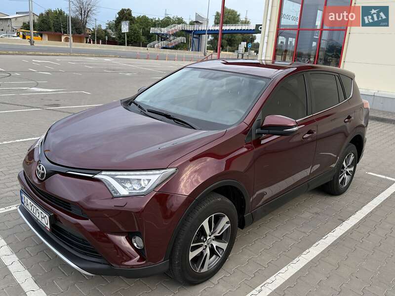 Внедорожник / Кроссовер Toyota RAV4 2017 в Киеве