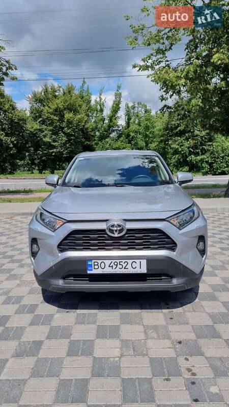 Внедорожник / Кроссовер Toyota RAV4 2019 в Хмельницком